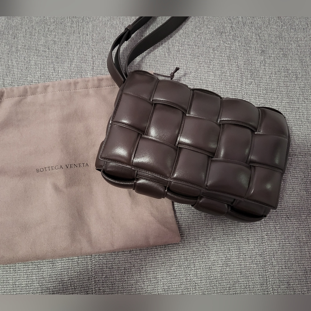 **like new** Bottega Veneta Paddes Cassette Bag (brown color)